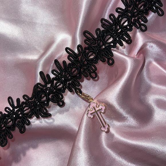 Cross Pendant Choker - Picture 2 of 7